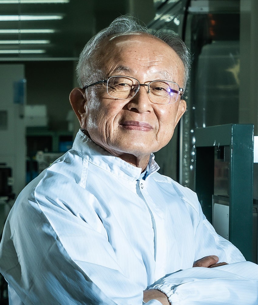 ローツェ 取締役相談役 崎谷 文雄